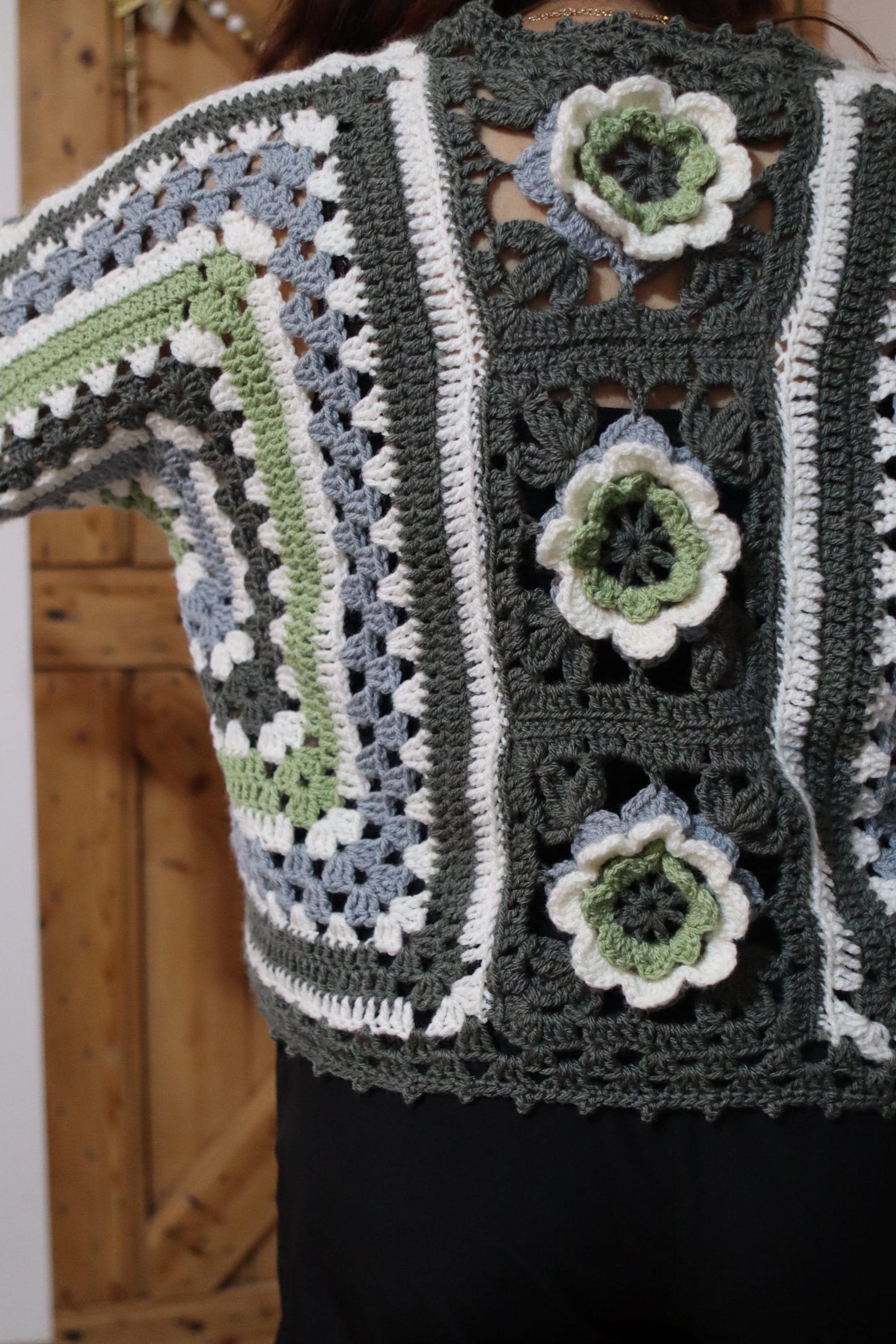Gilet hexagonal bohème - Fait Main – Gilet / petit pull artisanal – Pièce unique – Personnalisable