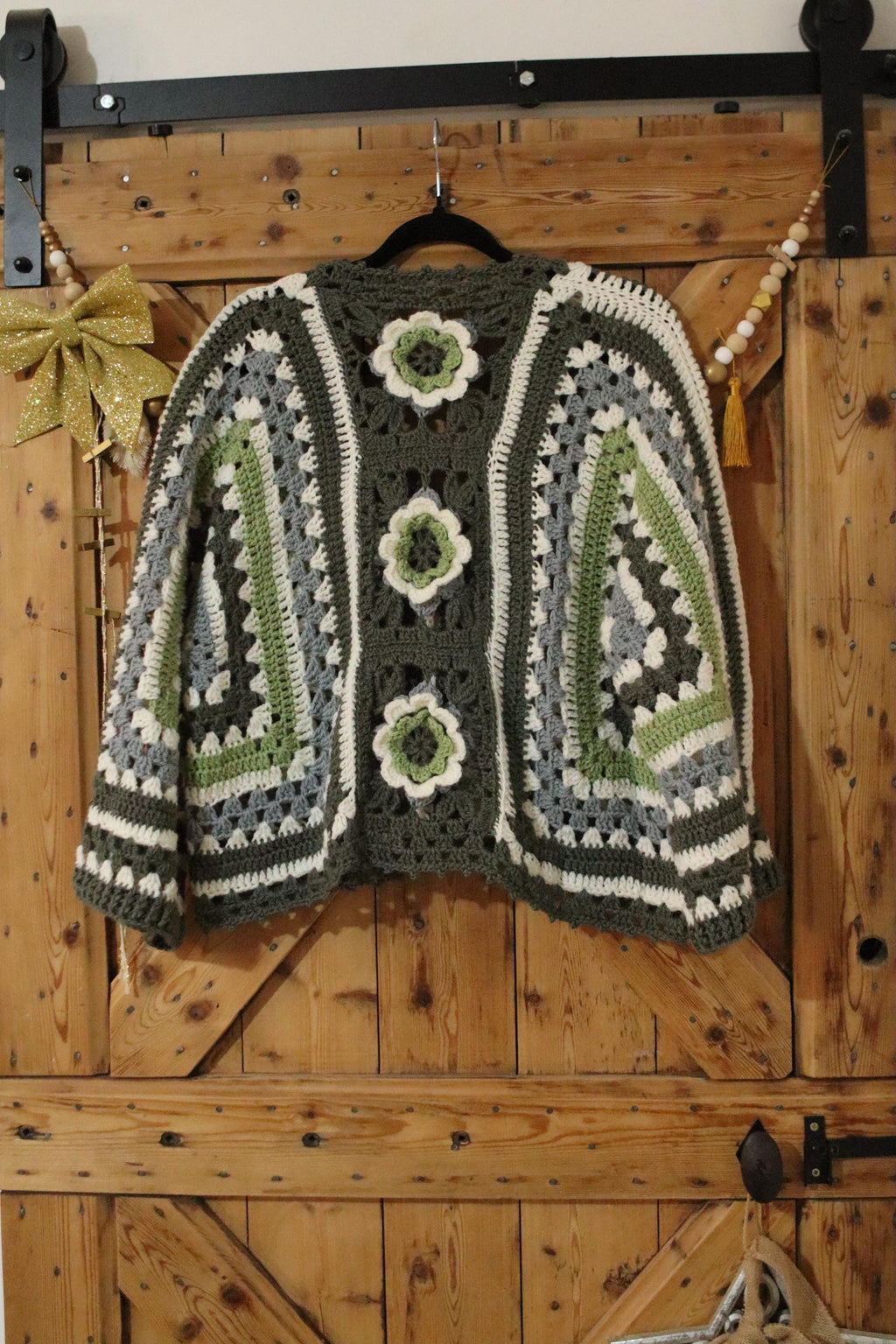 Gilet hexagonal bohème - Fait Main – Gilet / petit pull artisanal – Pièce unique – Personnalisable