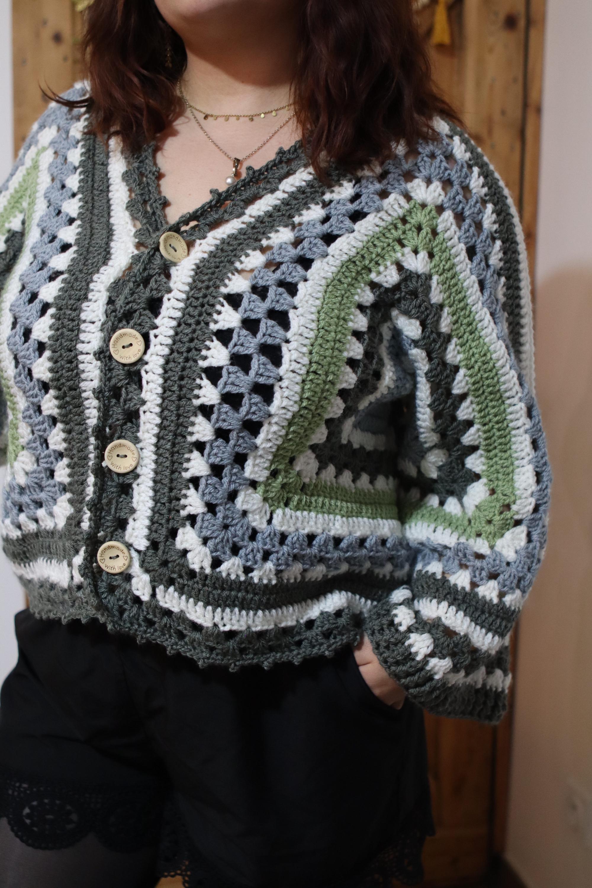 Gilet hexagonal bohème - Fait Main – Gilet / petit pull artisanal – Pièce unique – Personnalisable