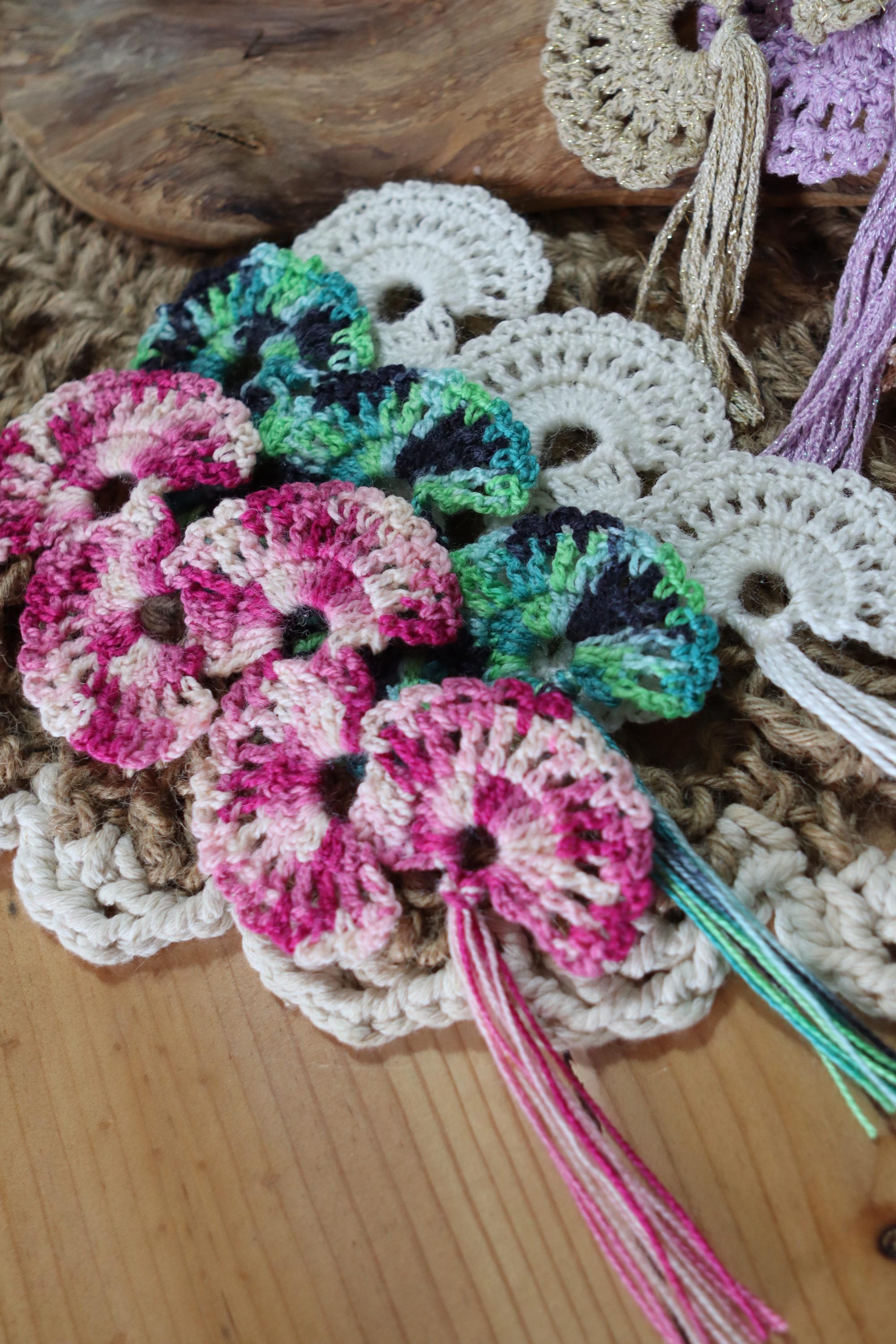 Marque-pages faits main au crochet – Accessoires pour les amoureux de la lecture