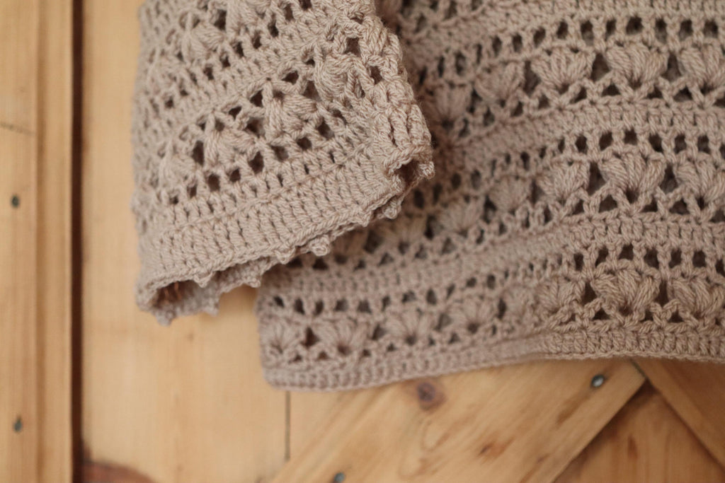 Pull crochet épaules dénudées