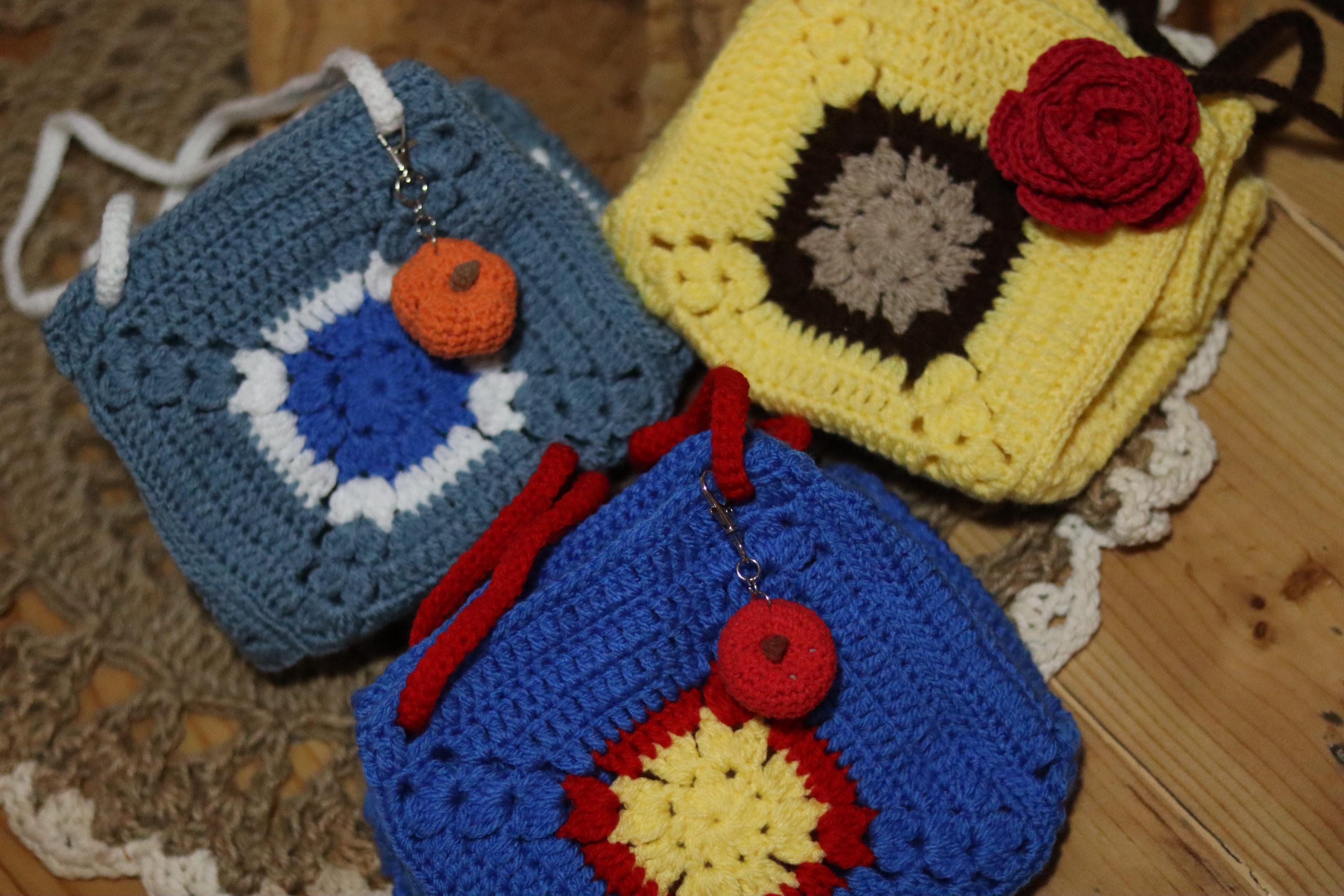 Différents modèles Sac au crochet "Le P'tit Carré" - Fait main