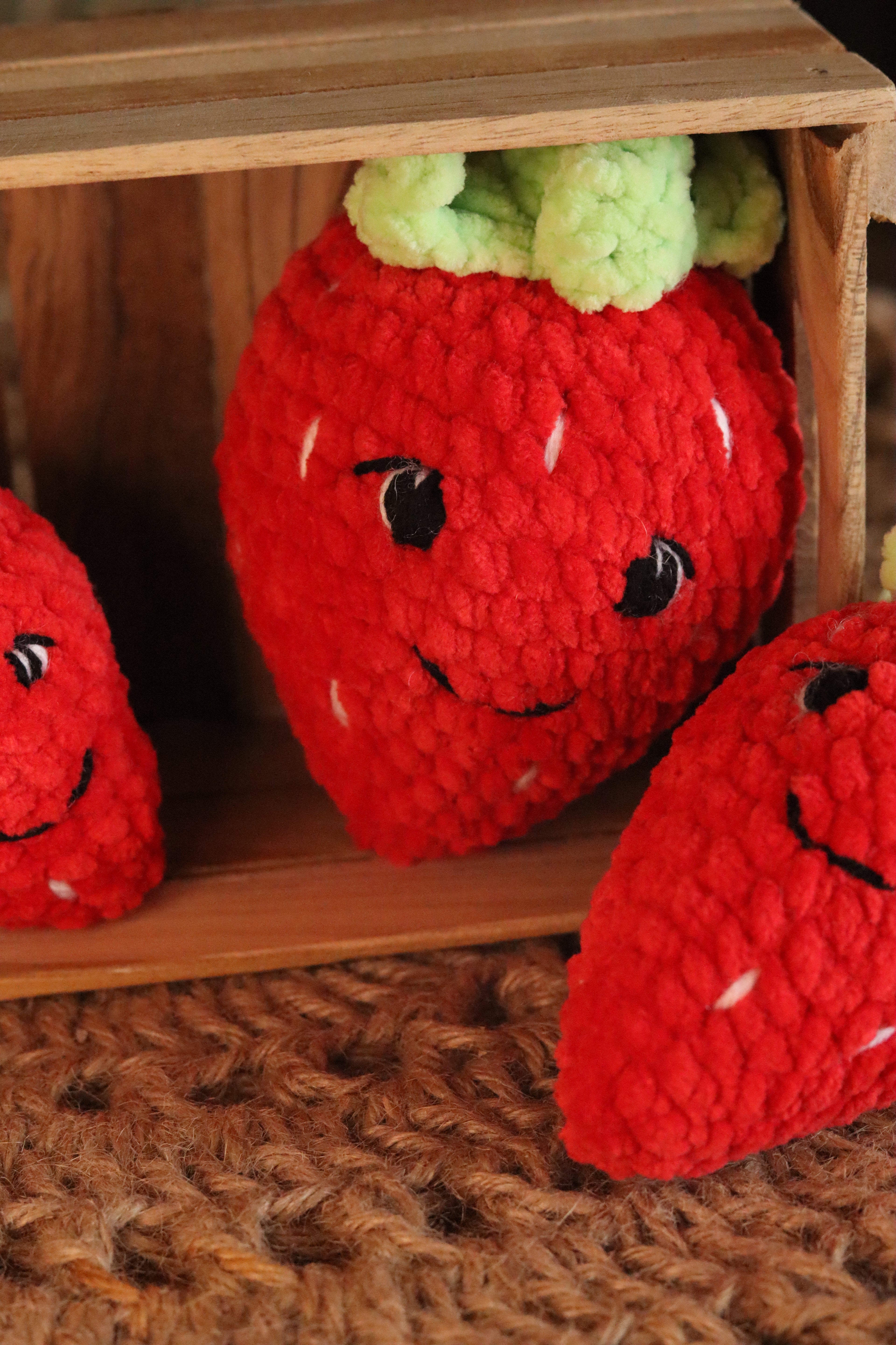 Peluche Fraise au Crochet – Fait Main
