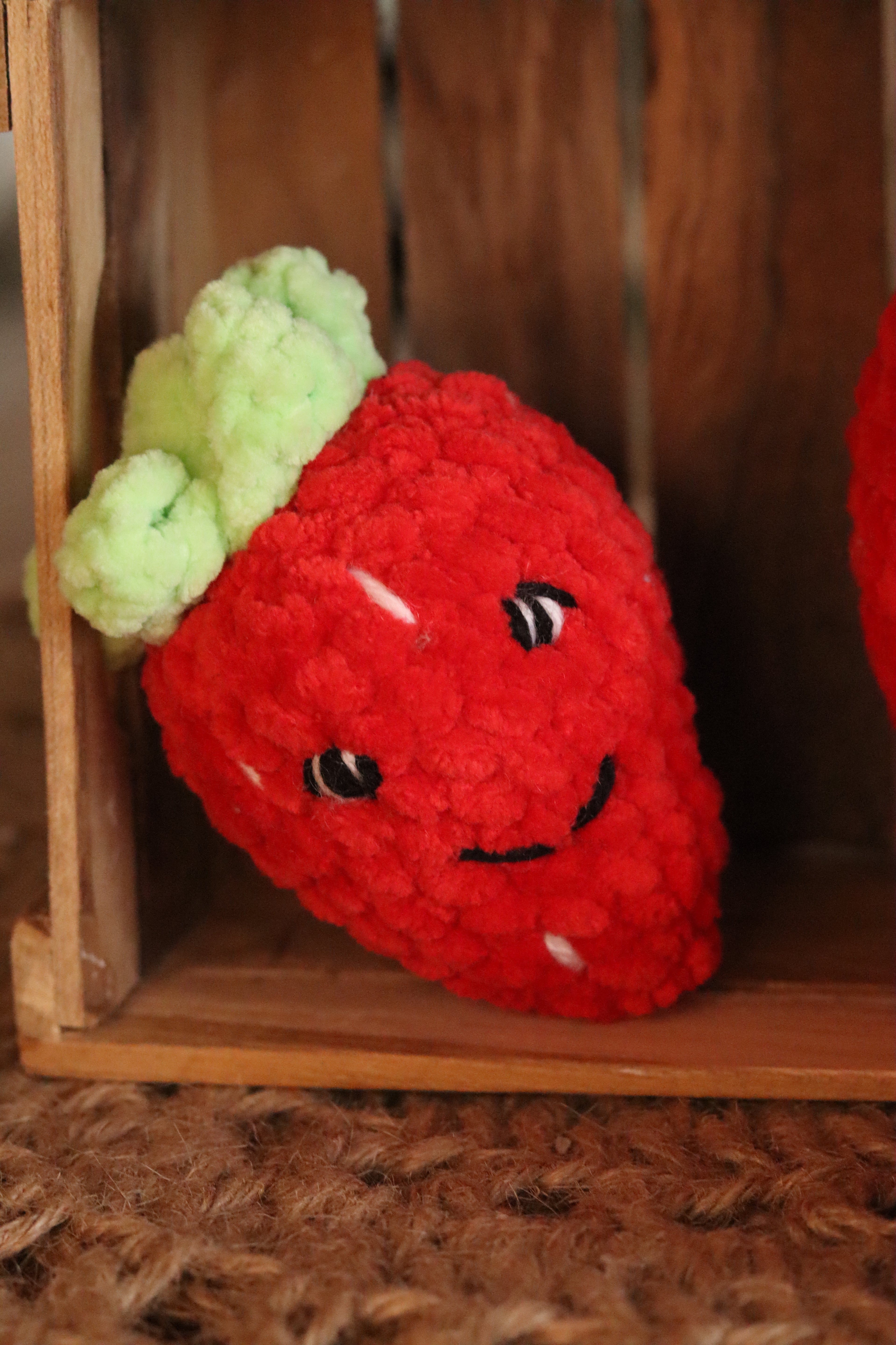 Peluche Fraise au Crochet – Fait Main