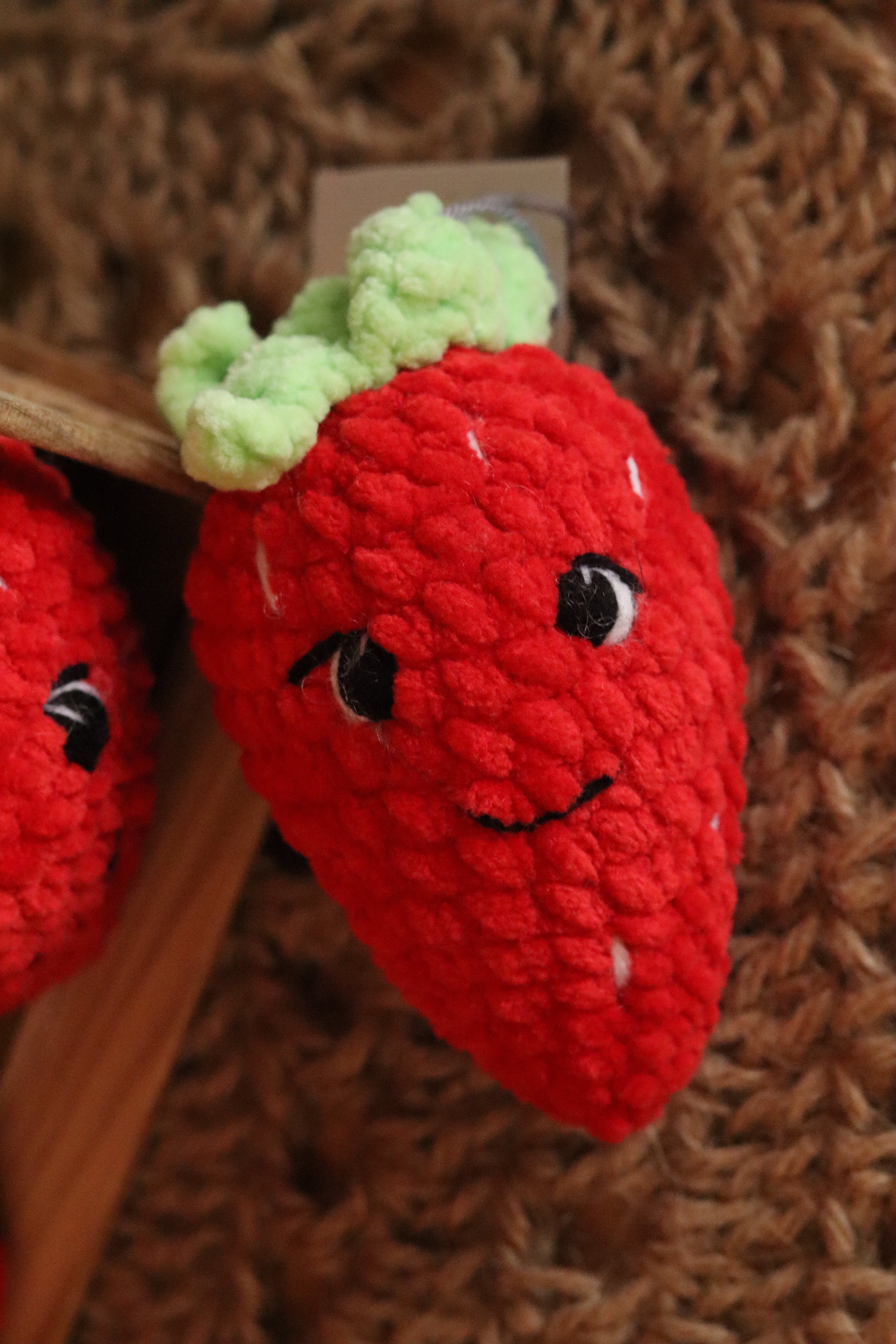 Peluche Fraise au Crochet – Fait Main