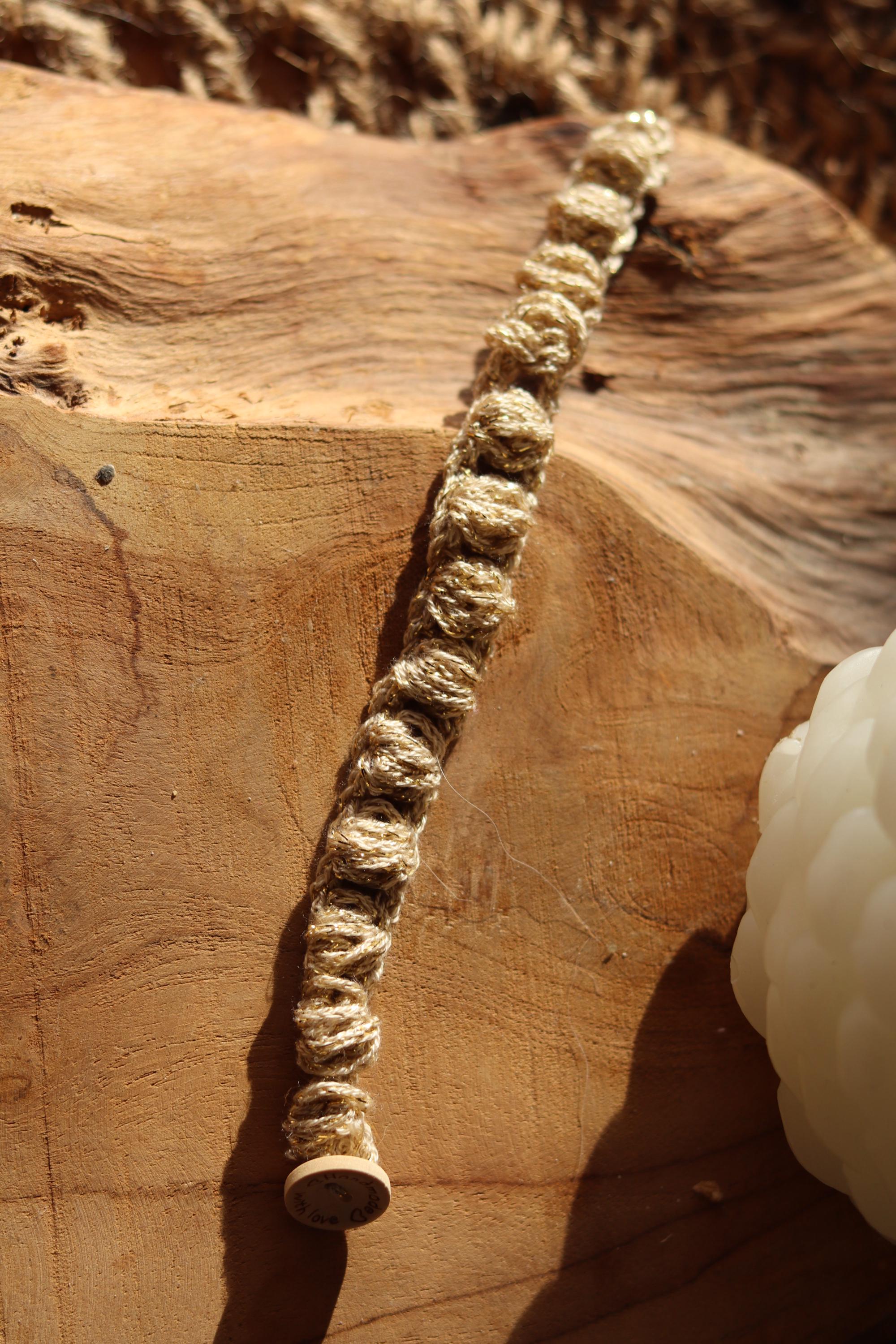 Bracelet crochet relief