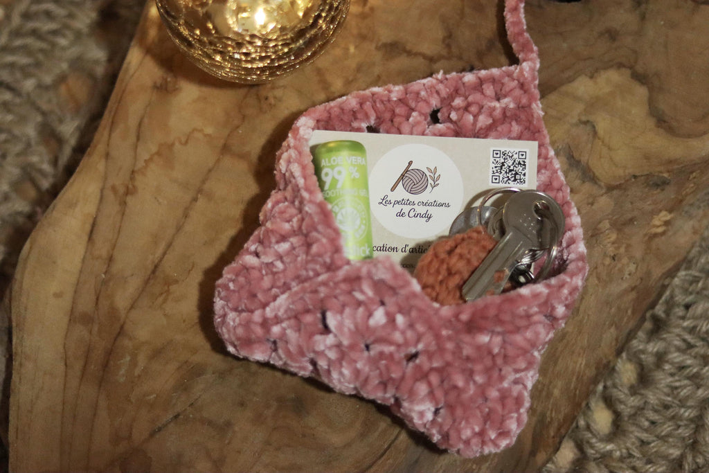 Mini pochette en crochet – Fait main avec amour