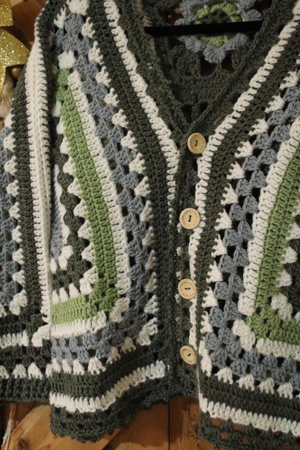 Gilet hexagonal bohème - Fait Main – Gilet / petit pull artisanal – Pièce unique – Personnalisable