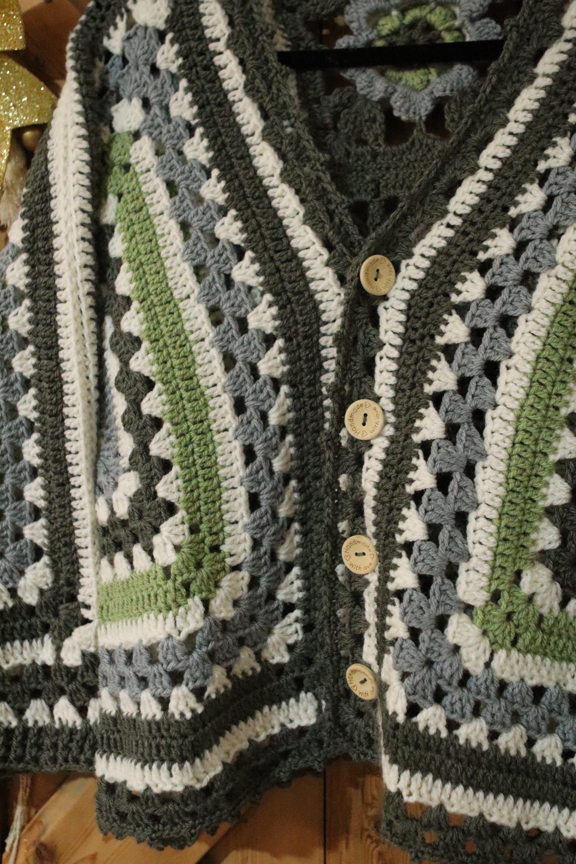 Gilet hexagonal bohème - Fait Main – Gilet / petit pull artisanal – Pièce unique – Personnalisable
