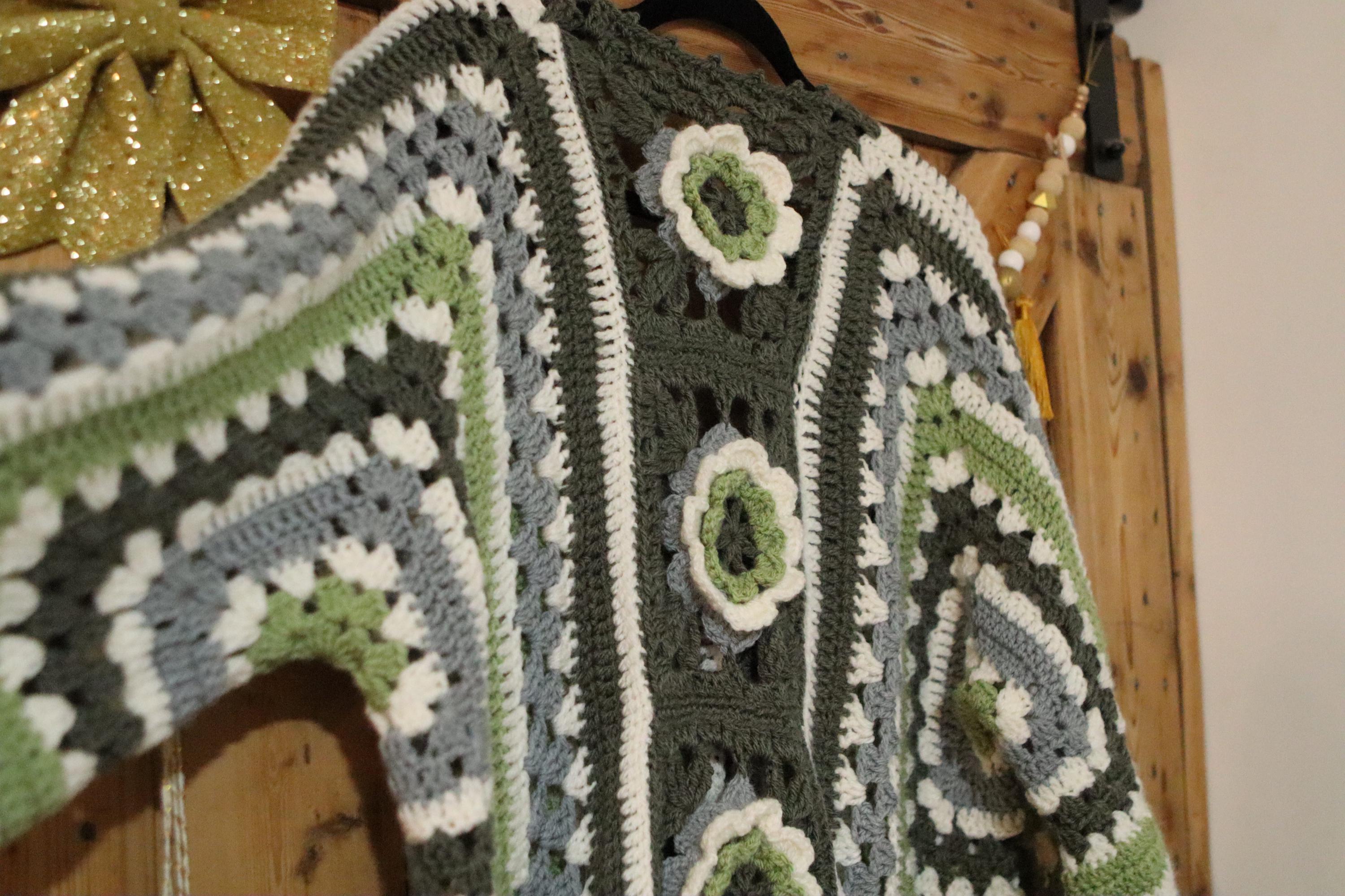 Gilet hexagonal bohème - Fait Main – Gilet / petit pull artisanal – Pièce unique – Personnalisable